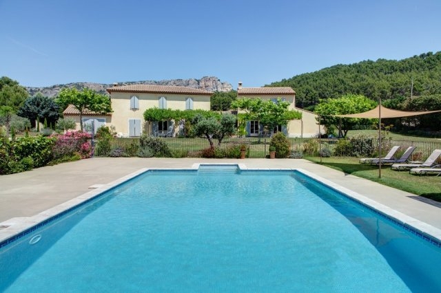 Maison / Villa 'La Bastide des Grandes Terres à Mérindol en Luberon' à Merindol