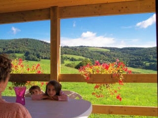 Gîte rural 'Gites en bois à la ferme, au calme, en auvergne, avec piscine chauffée' à Junhac
