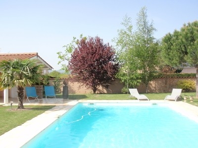 Gîte à 12 km de Lyon 'Le Clos des Pins- Gite ' à Saint-Jean-de-Touslas