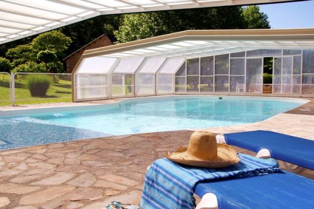 'Votre villa avec Piscine - pêche GRATUITE dans l'étang privé - Bienvenue en Dordogne - Périgord Noir:' à Rouffignac st.cernin
