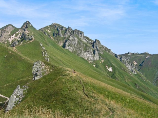 Gîte de séjour ski et rando 'Gîte montagne au bord du lac chambon en Auvergne' à Chambon sur lac