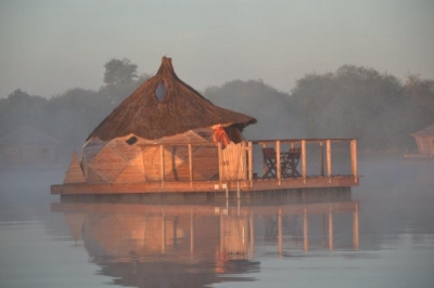 Cabanes sur l'eau 'Village flottant ' dans la Vienne