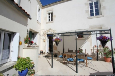 Maison de Maitre dans une village rural 'La jolie maison' en Vendee