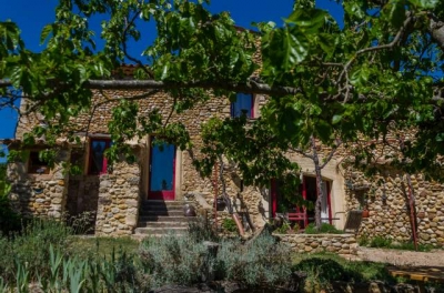 2 gîtes 4 personnes, 1 studio 2 personnes 'Le Clos des Collines' dans les Alpes de Haute Provence