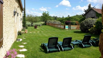 Domaine de 2 gîtes  'La croisée verte' en Dordogne
