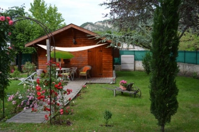 Dans 2 chalets 'Ferme des noyers' dans la Drome