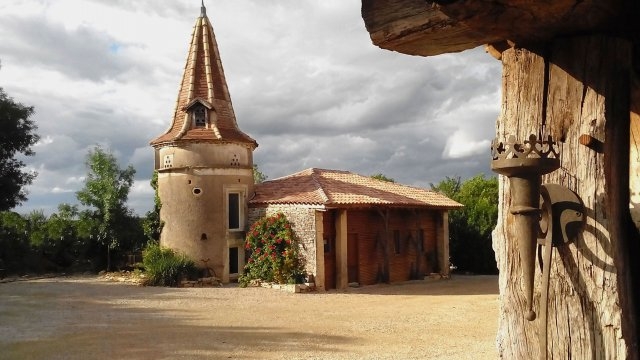 2 nuitées ou semaine 'Gîtes du pigeonnier mas de saillac' à Lavaurette