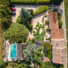 Chambres et une Suite Famille. 'Les intérieurs d'angèle ' à Pernes les fontaines