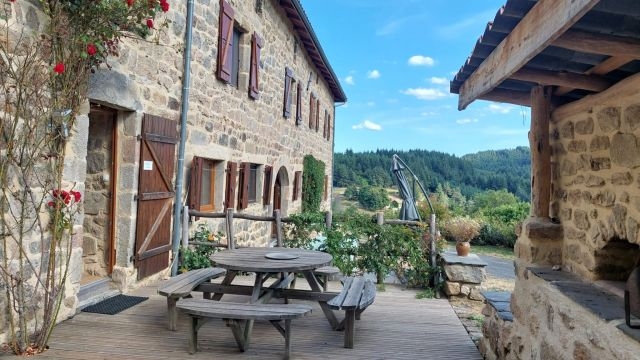 5 chambres dont une familiale pour 5 et une quadruple 'La grange de sagne' à Saint jean roure