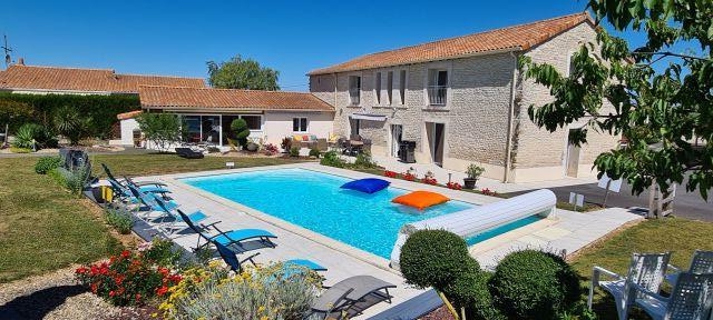Chambre d'hôtes 1 à 5 personnes - Gite 4 à 6 personnes 'La gloriette' à Neuville de ppoitou