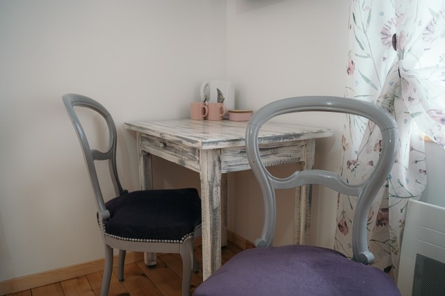 Chambre 2 personnes avec salle de bains privées 'Maison d'hôtes l'école' à Tournedoz