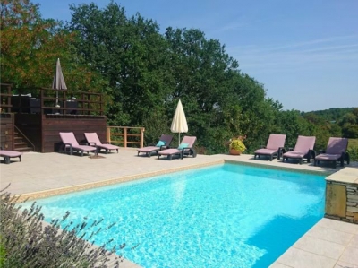 Une maison de 4 chambres avec piscine et jardin privés 'La garnison, maison avec piscine dans le village' à Grézels