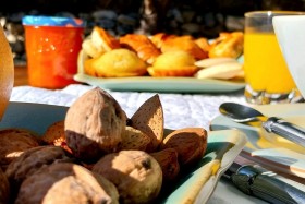 Chambre d'hôtes avec petit-déjeuner  'Au temps des secrets' à Roquevaire
