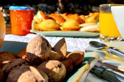 Chambre d'hôtes avec petit-déjeuner  'Au temps des secrets' à Roquevaire