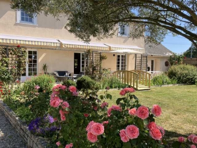 Chambres d'hôtes et gîtes ( capacité totale : 15 personnes) 'L'arbre émaillé' dans le Pays de la Loire