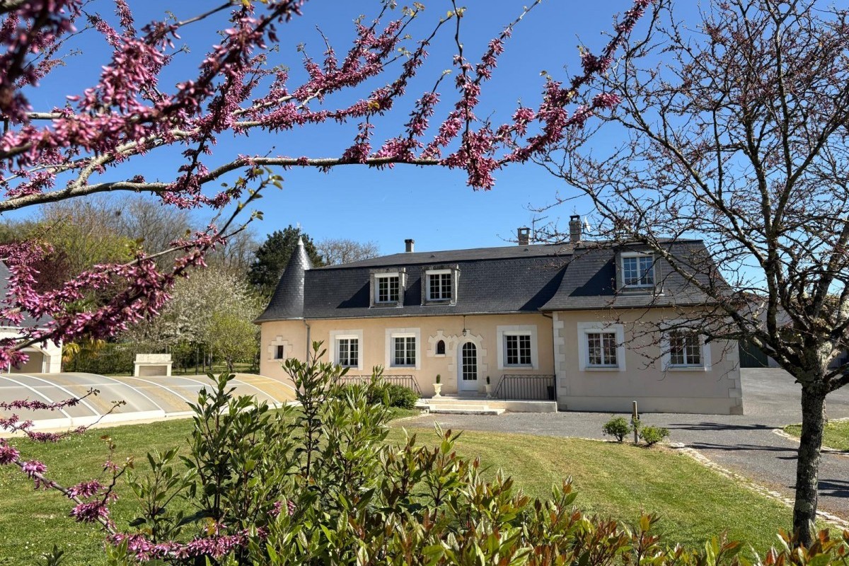 'Le manoir 1977' à Jaunay-marigny