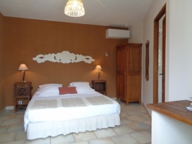 Chambre et Suites de charme 'Le clos des lavandes' à Lacoste